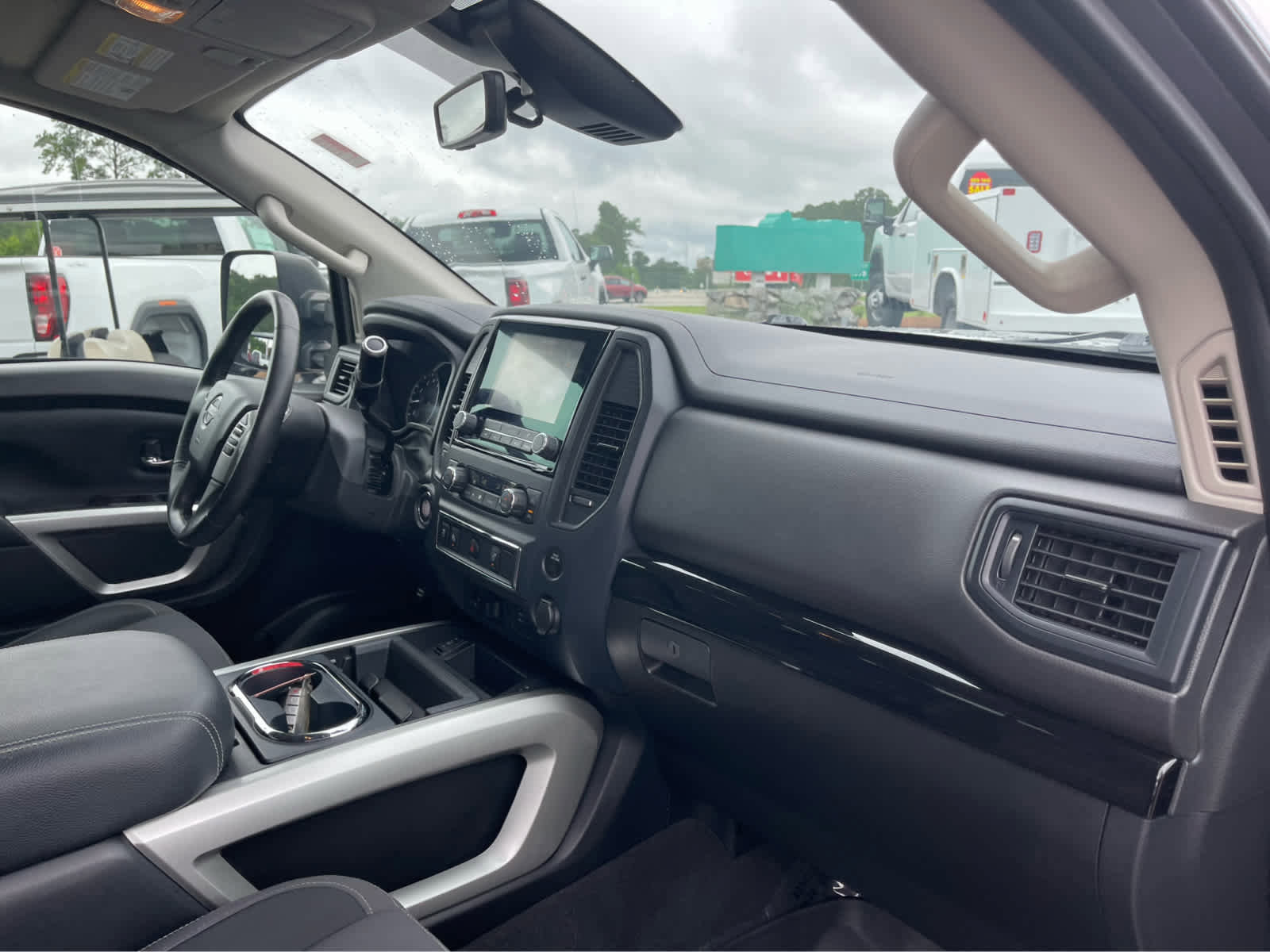 Used 2023 Nissan Titan SV w/ SV Convenience Package RWD image 27