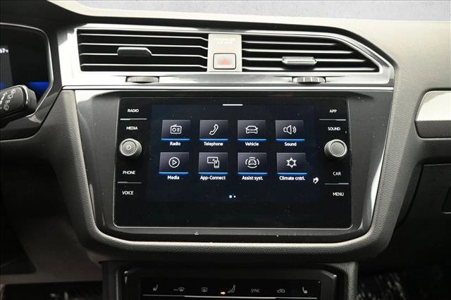 Used 2022 Volkswagen Tiguan SE FWD image 12