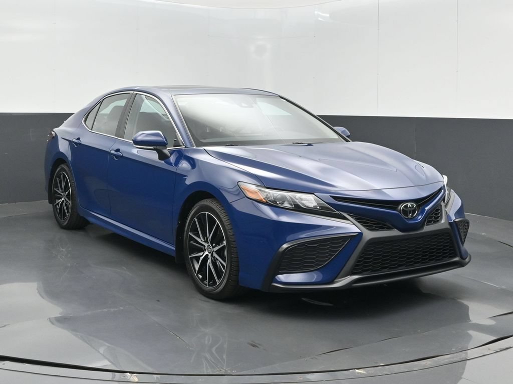 Used 2024 Toyota Camry SE w/ Convenience Package FWD image 3