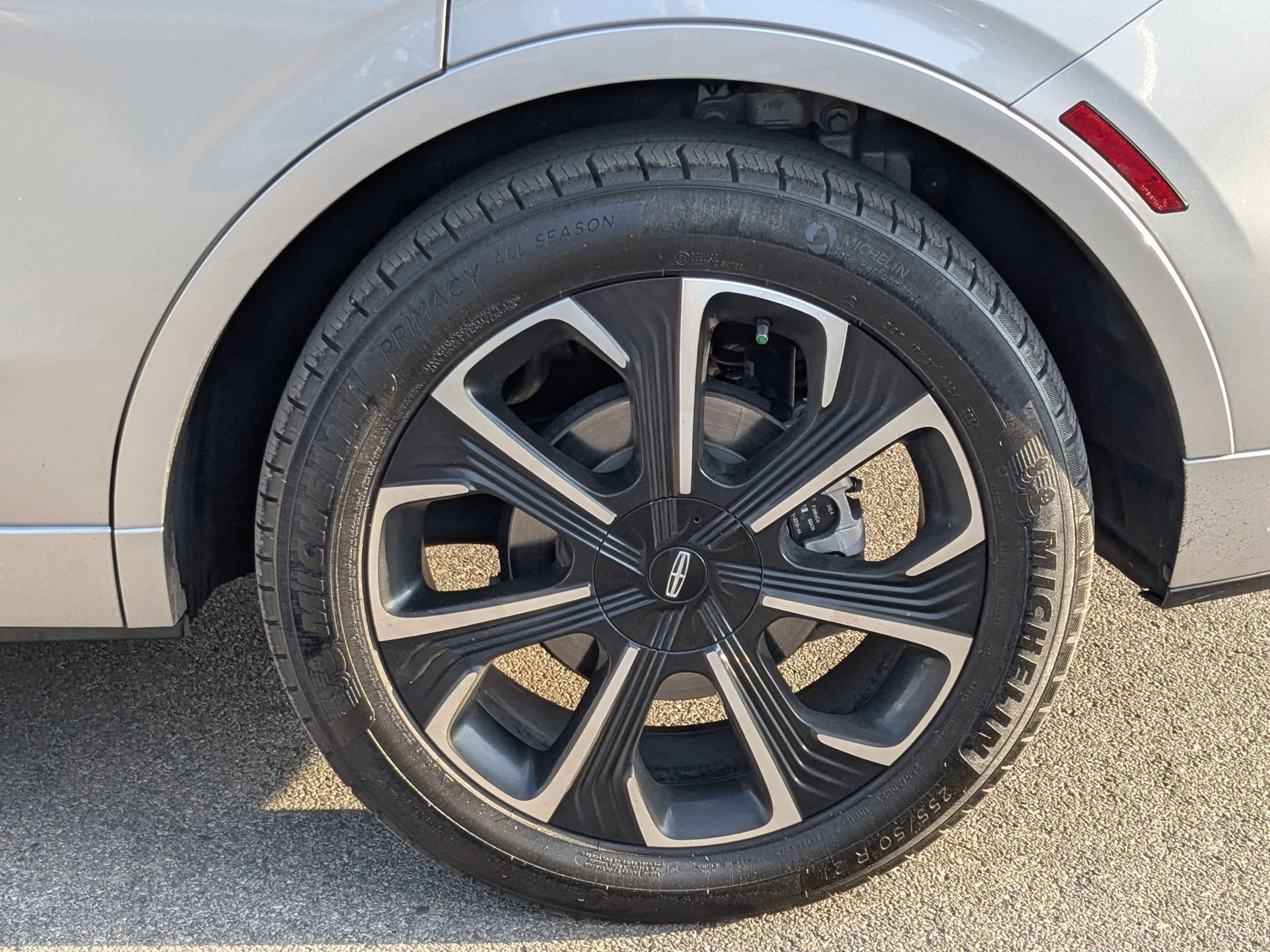 Used 2025 Lincoln Nautilus Reserve image 24