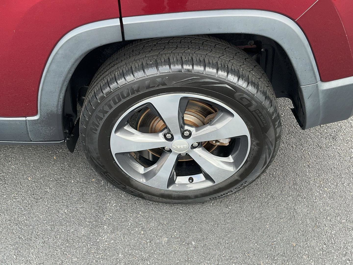 Used 2019 Jeep Cherokee Limited image 11