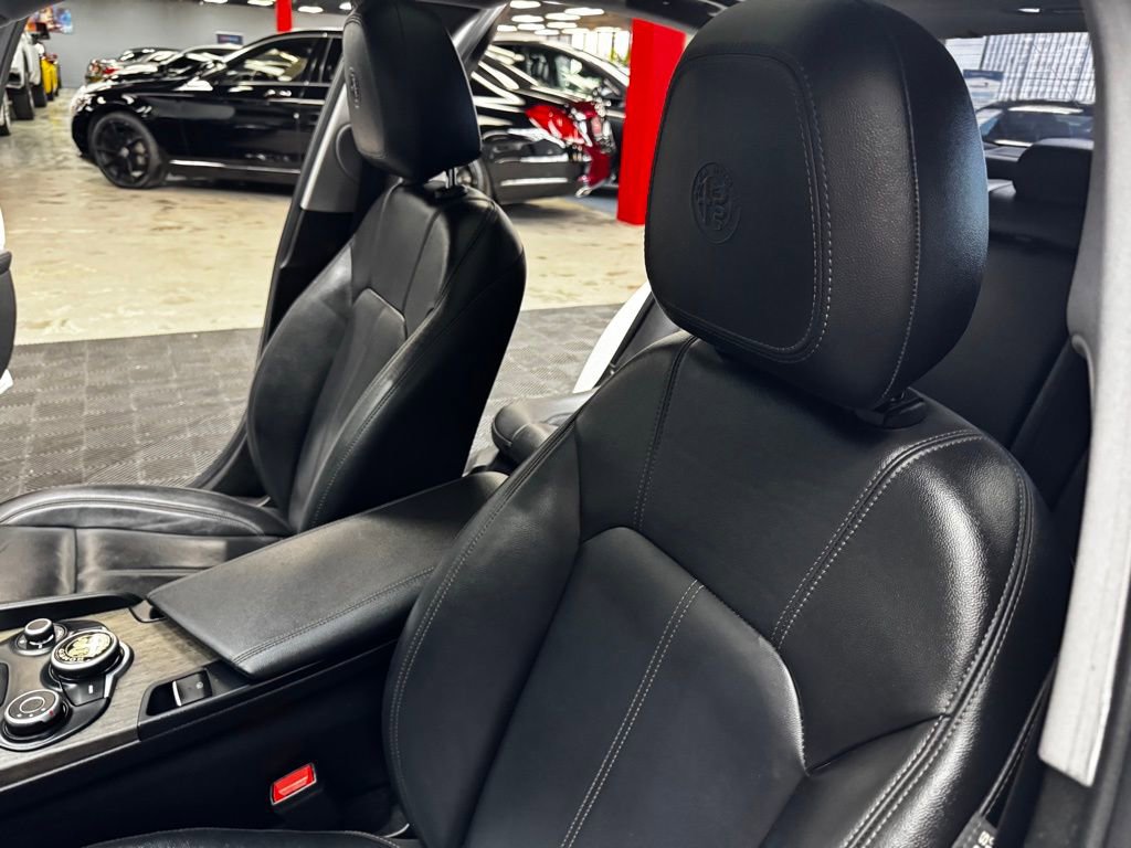 Used 2019 Alfa Romeo Giulia Ti w/ Nero Edizione image 35