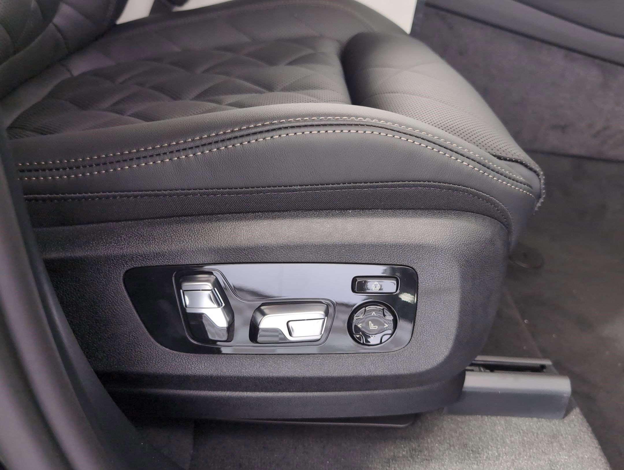 Used 2026 BMW X5 sDrive40i RWD image 32