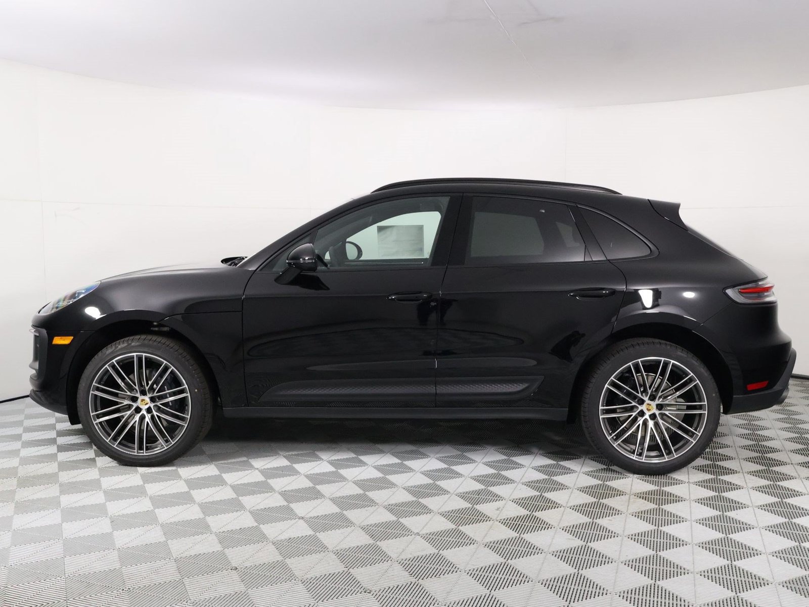 New 2026 Porsche Macan AWD/4WD image 2