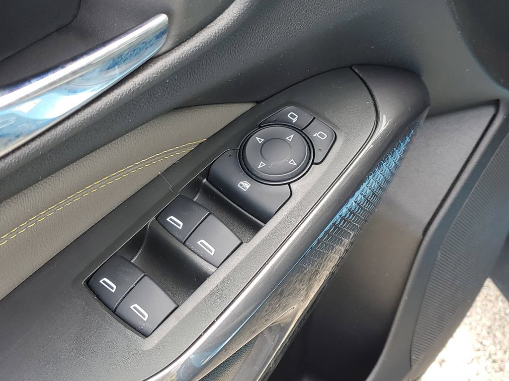 Used 2025 Chevrolet Trax ACTIV w/ Sunroof Package FWD image 21