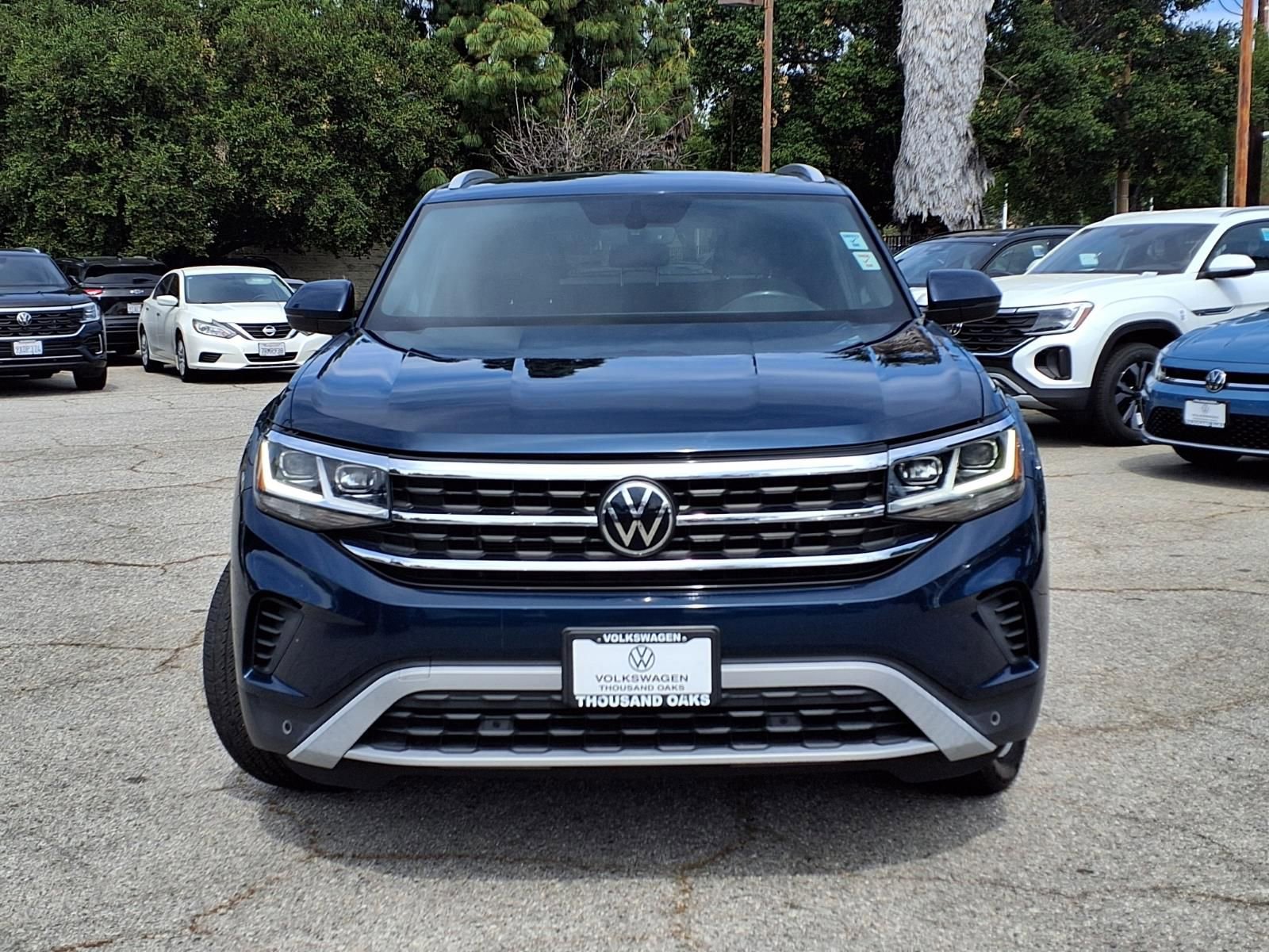 Used 2020 Volkswagen Atlas Cross Sport SE w/ Panoramic Sunroof Package image 2