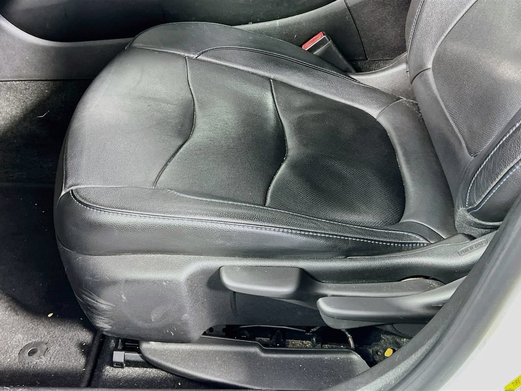Used 2017 Chevrolet Volt Premier w/ Driver Confidence II Package FWD image 11