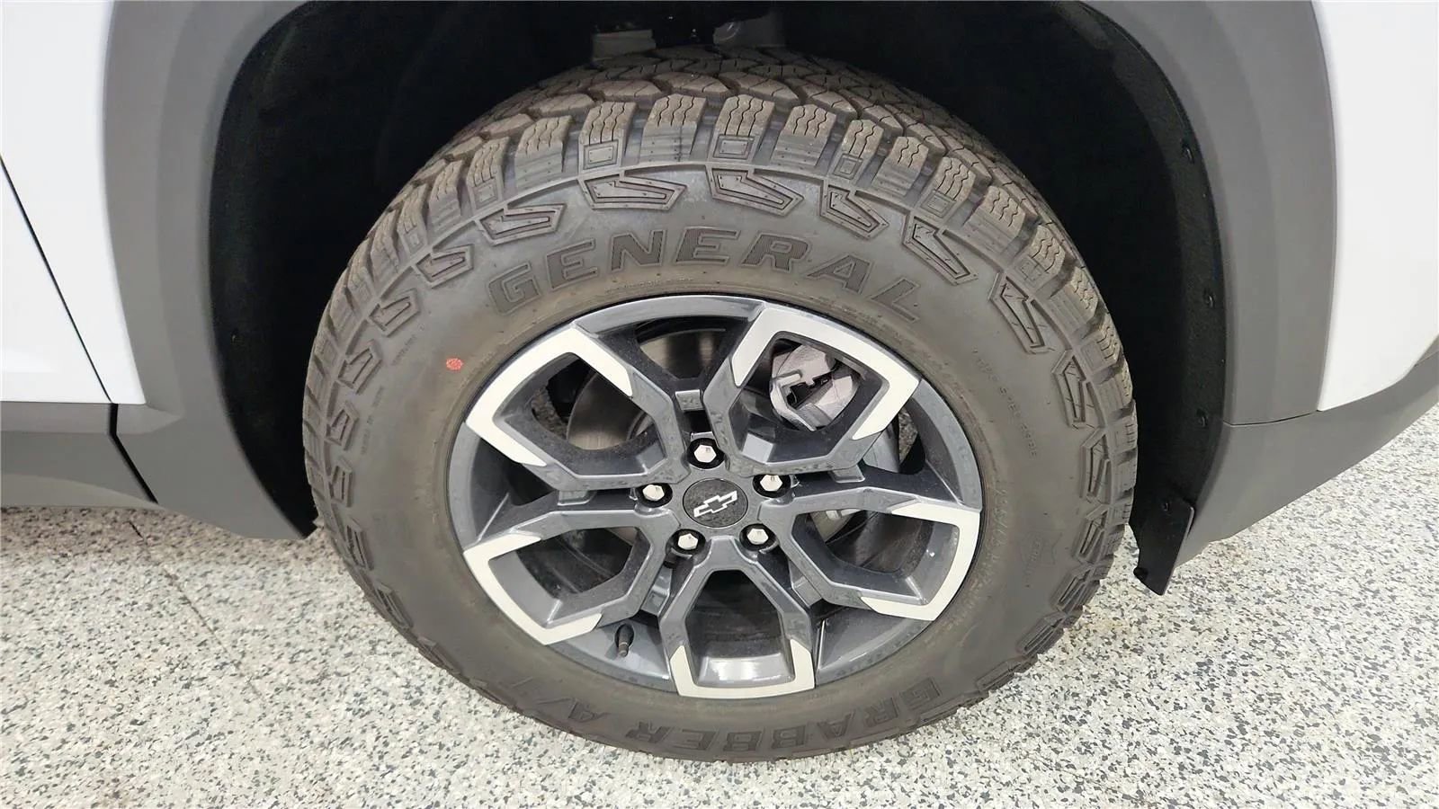 New 2026 Chevrolet Equinox ACTIV w/ Convenience Package III FWD image 13