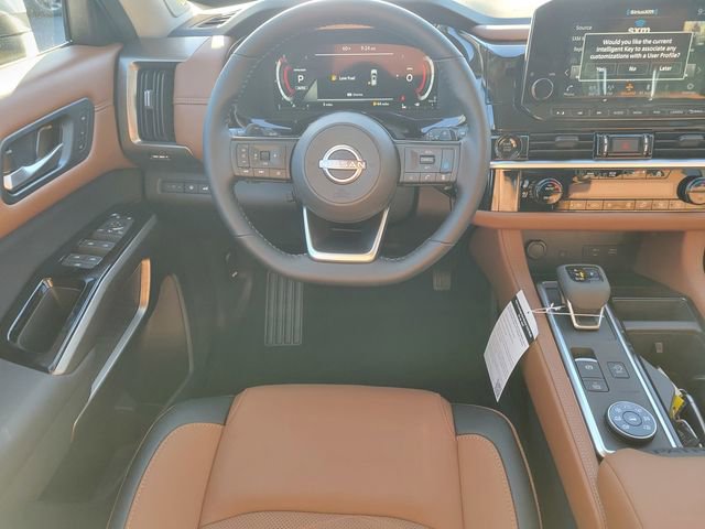 New 2025 Nissan Pathfinder Platinum w/ Black Appearance Package image 28
