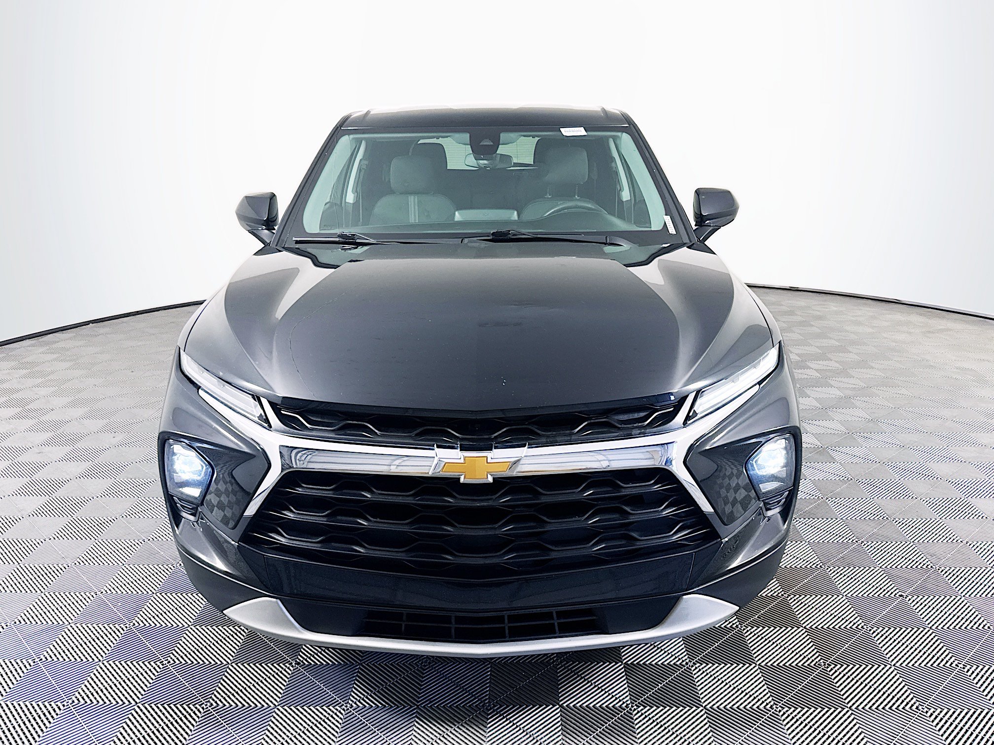 Used 2024 Chevrolet Blazer LT FWD image 2