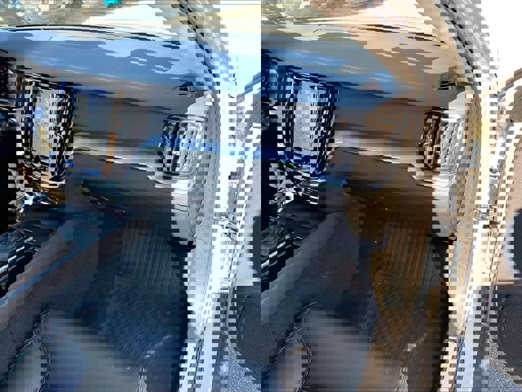 Used 2020 Volvo V60 T5 Cross Country w/ Protection Package image 12