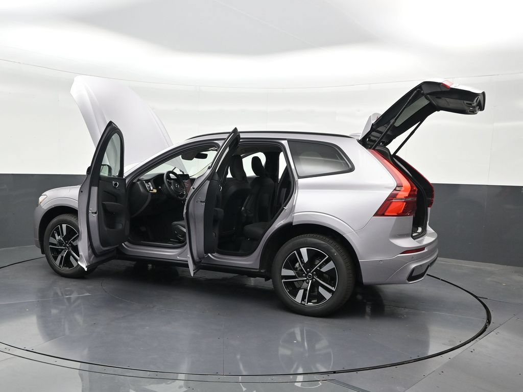 New 2026 Volvo XC60 B5 Plus AWD/4WD image 32