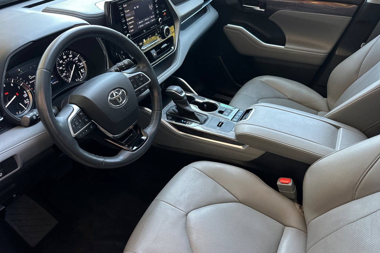 Used 2020 Toyota Highlander Limited FWD image 10