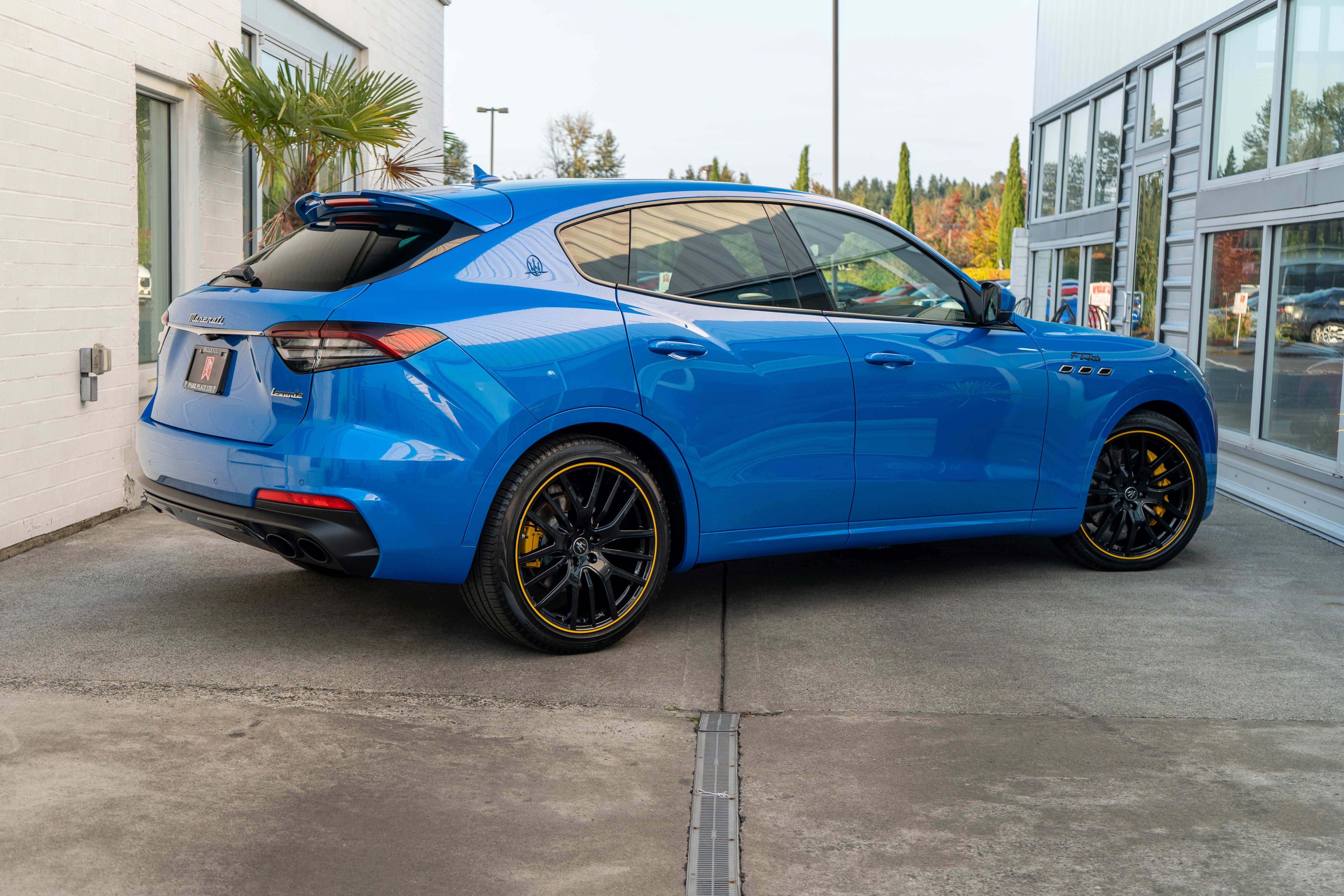 Used 2022 Maserati Levante F Tributo image 9