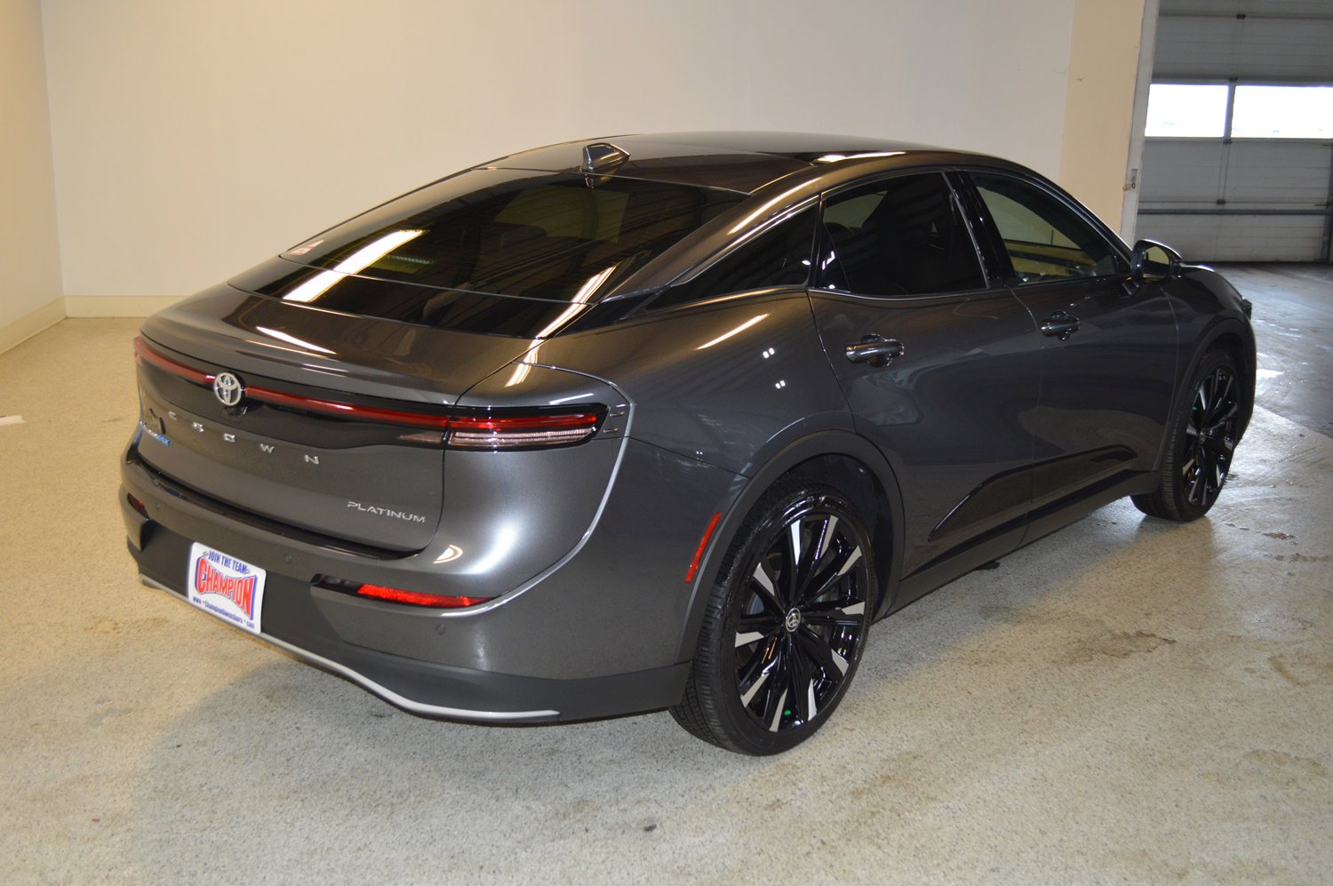 Used 2024 Toyota Crown Platinum image 3