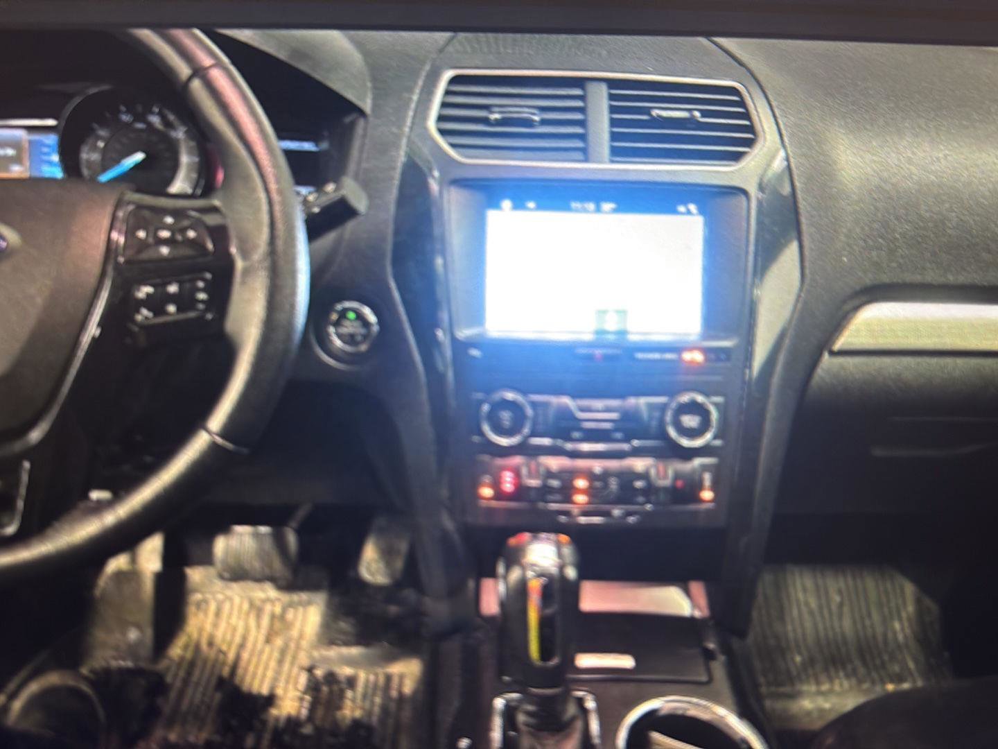 Used 2019 Ford Explorer XLT w/ XLT Sport Appearance Package AWD/4WD image 11
