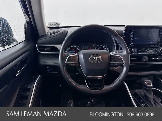 Used 2021 Toyota Highlander XLE AWD/4WD image 22