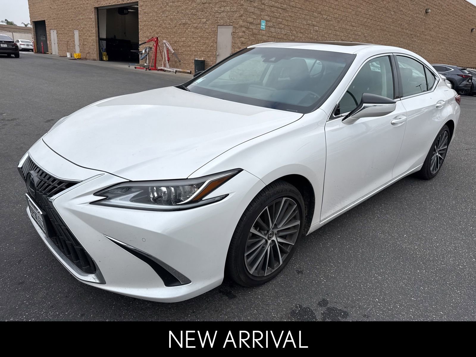 Used 2025 Lexus ES 300h w/ Premium Package