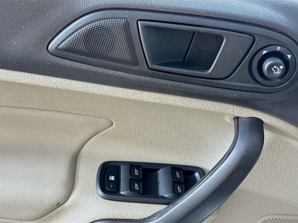 Used 2017 Ford Fiesta SE FWD image 19