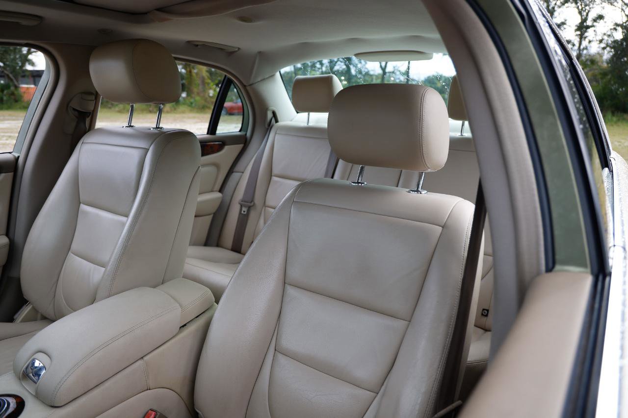 Used 2004 Jaguar XJ8 RWD image 6