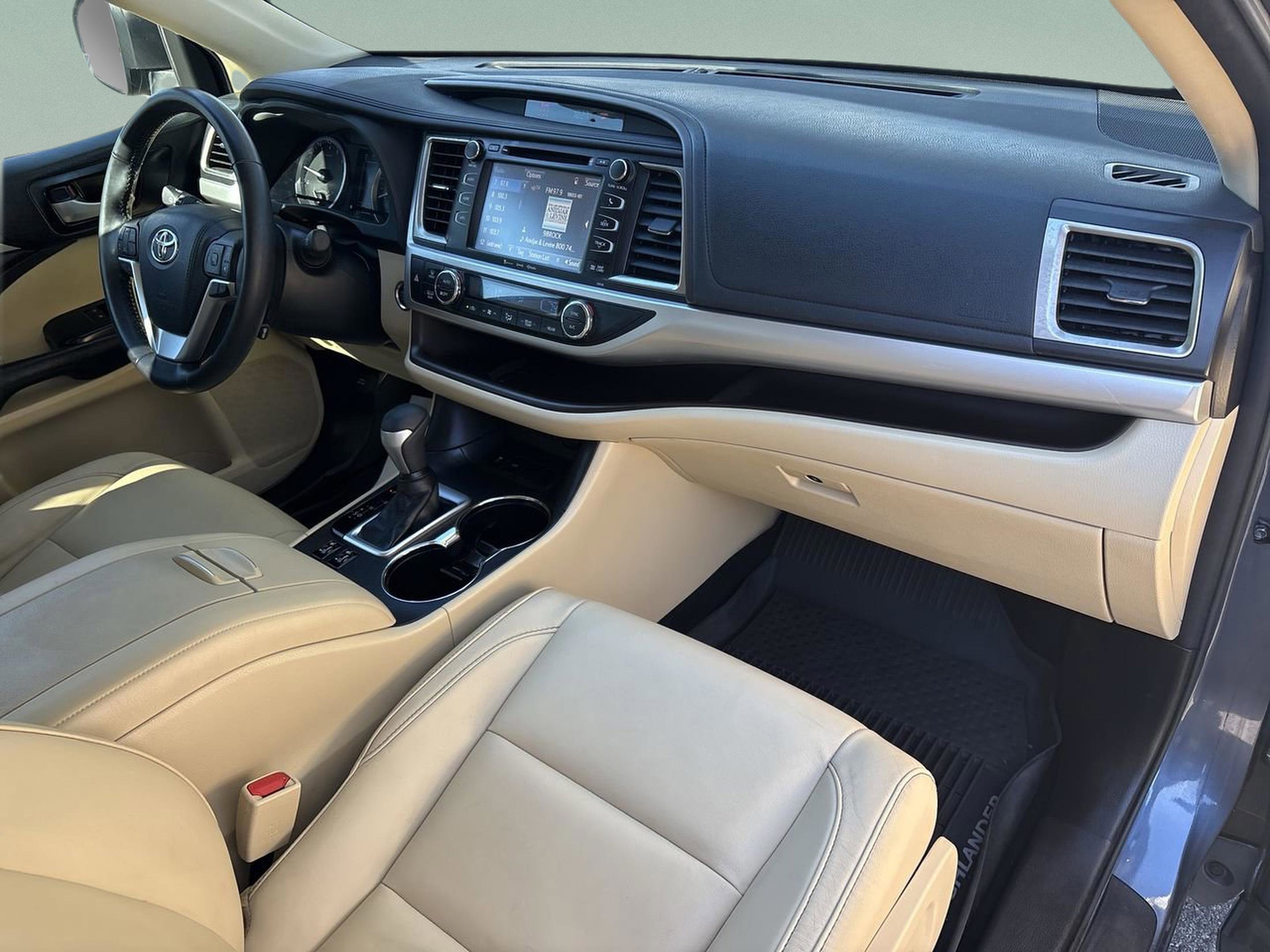 Used 2018 Toyota Highlander SE image 17