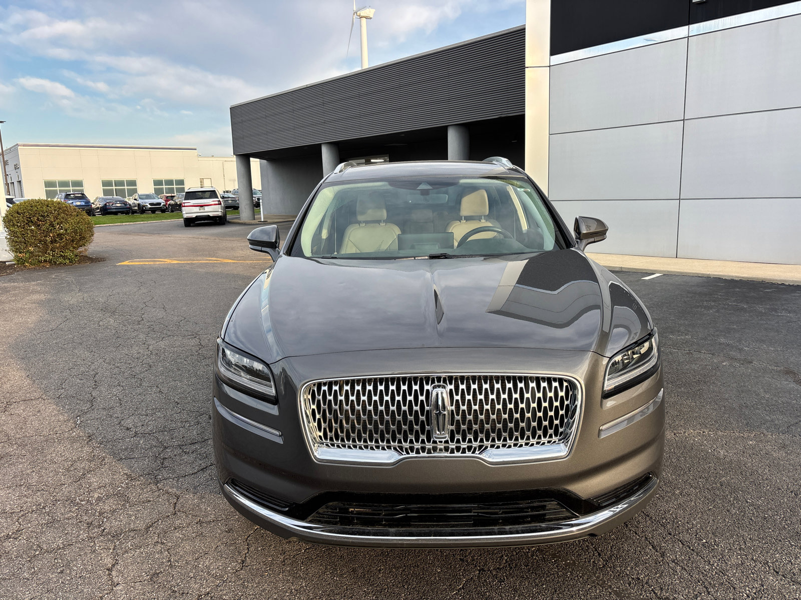 Used 2022 Lincoln Nautilus AWD w/ Premium Package image 2