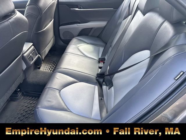 Used 2020 Toyota Camry XLE w/ Sunroof Package image 14