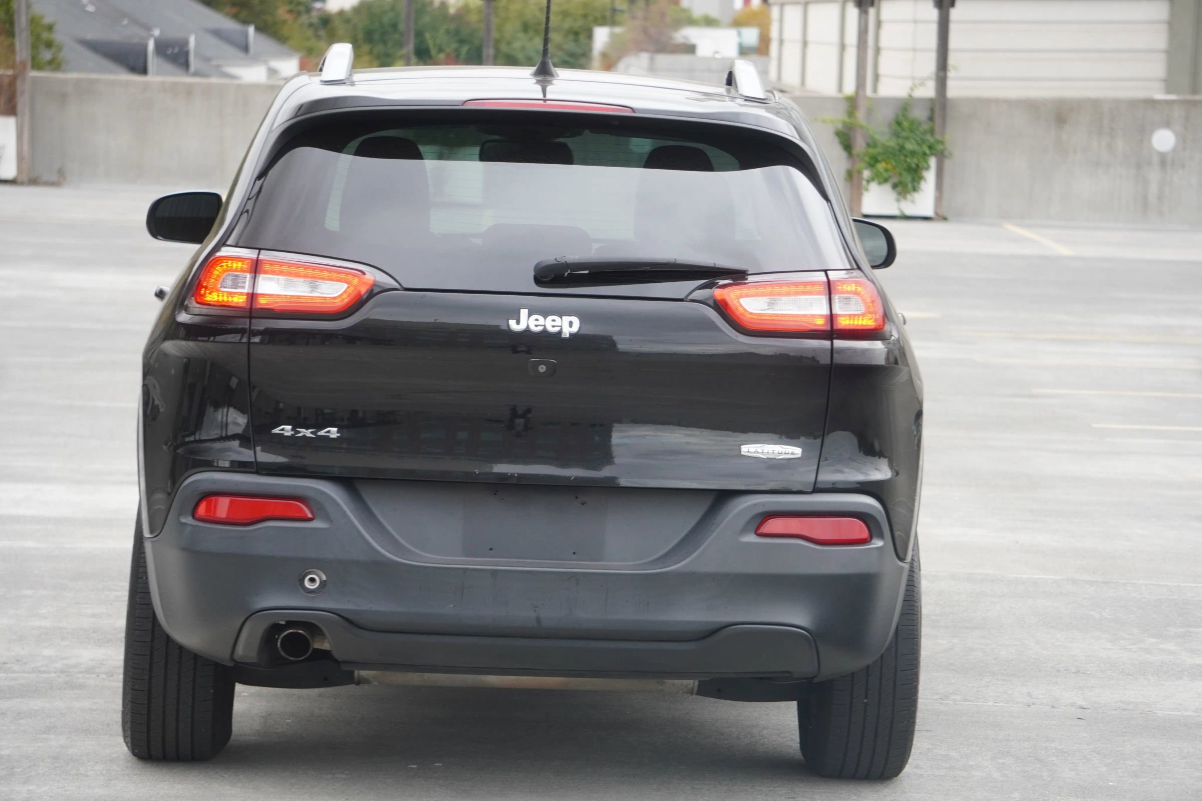 Used 2018 Jeep Cherokee Latitude Plus w/ Cold Weather Group image 33