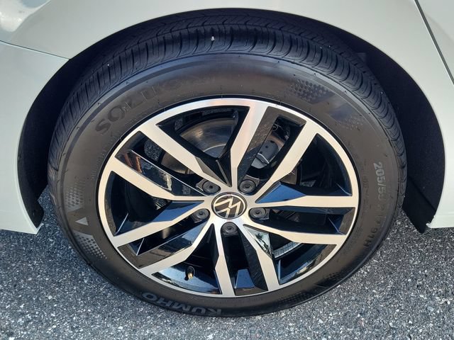 Used 2026 Volkswagen Jetta SE FWD image 5