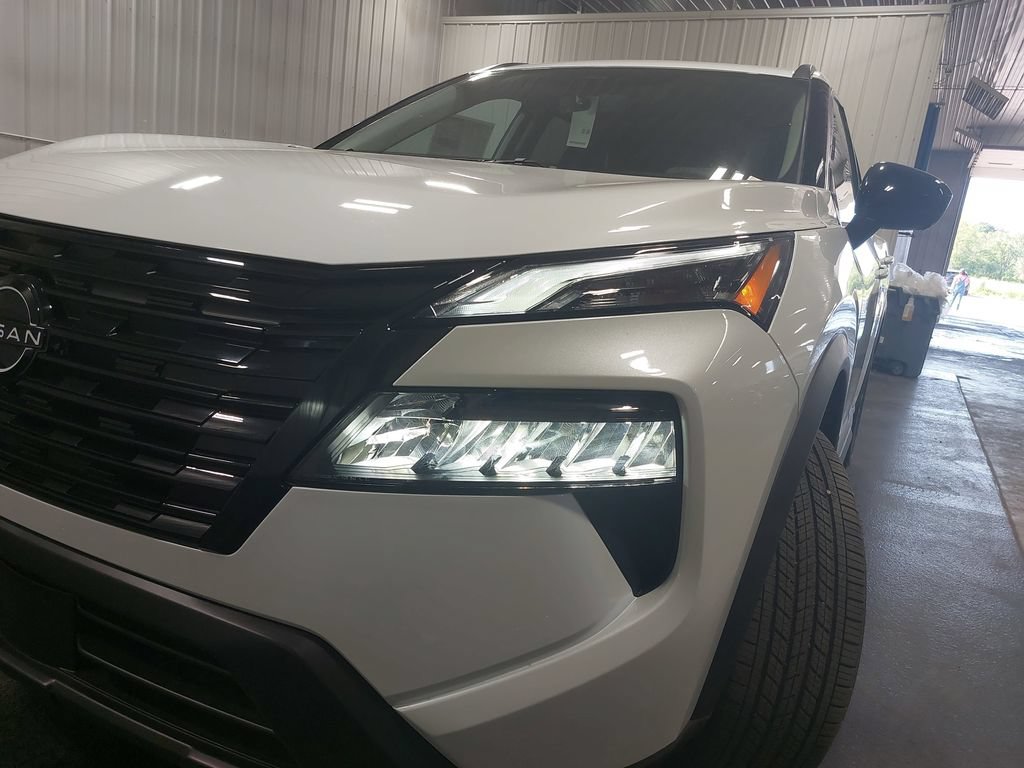 New 2026 Nissan Rogue Dark Armor AWD/4WD image 32