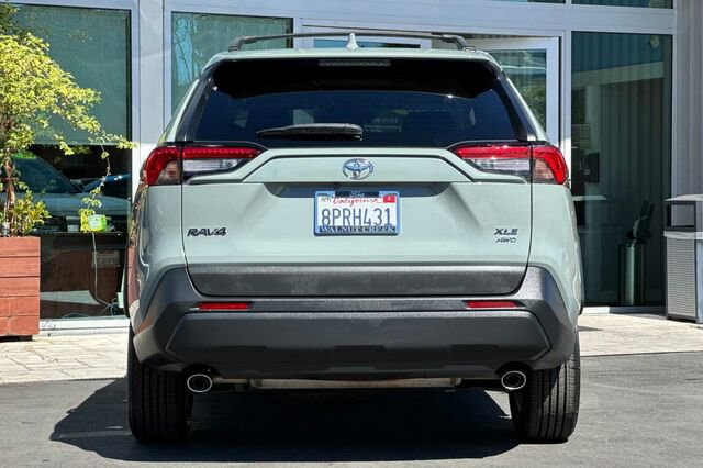 Used 2020 Toyota RAV4 XLE w/ XLE Grade Weather Package image 5