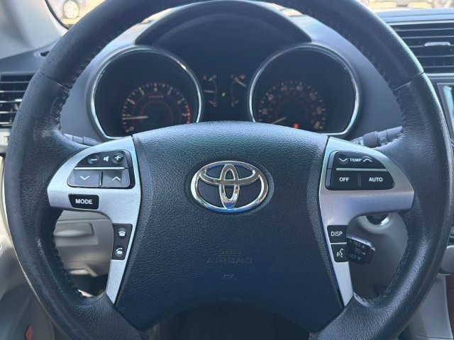 Used 2013 Toyota Highlander Limited FWD image 26
