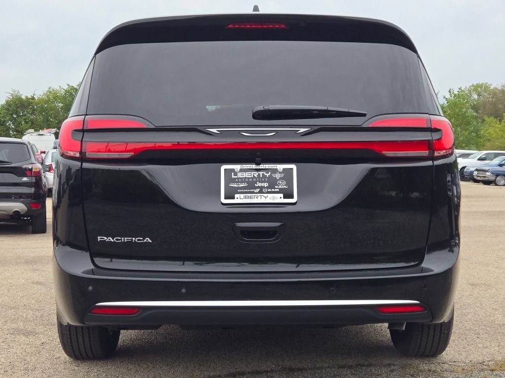 New 2027 Chrysler Pacifica Select FWD image 17