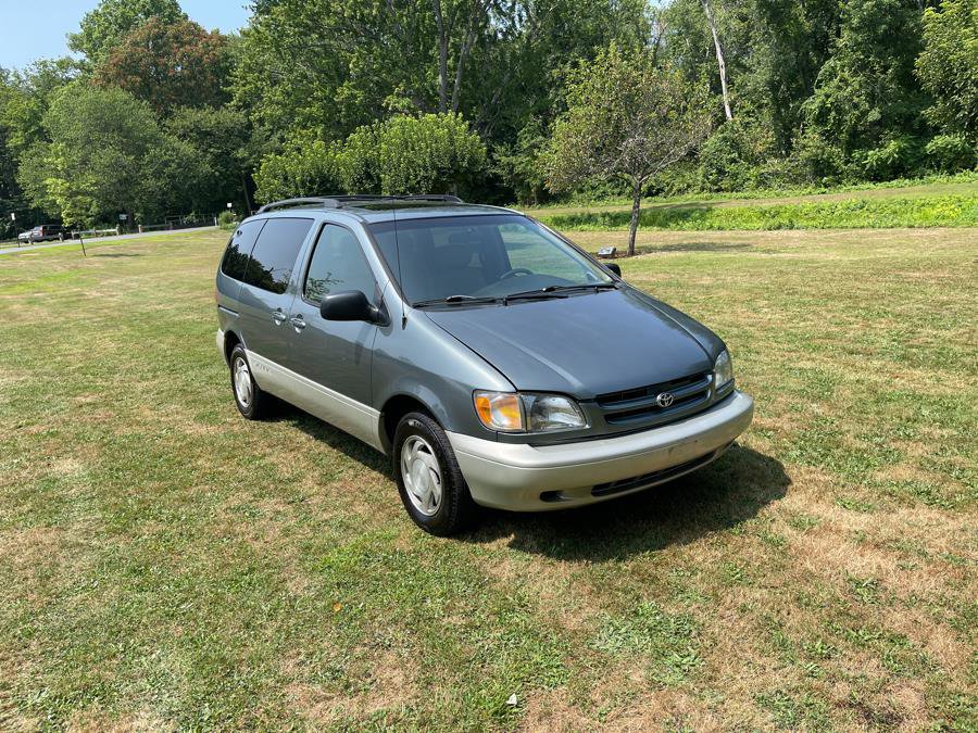 Used 1999 Toyota Sienna LE image 2