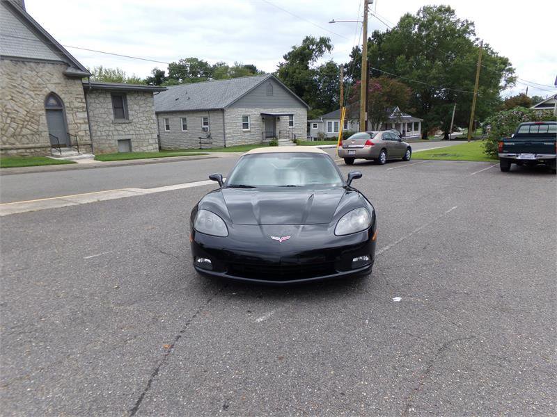 Used 2007 Chevrolet Corvette Convertible w/ Preferred Equipment Group image 2