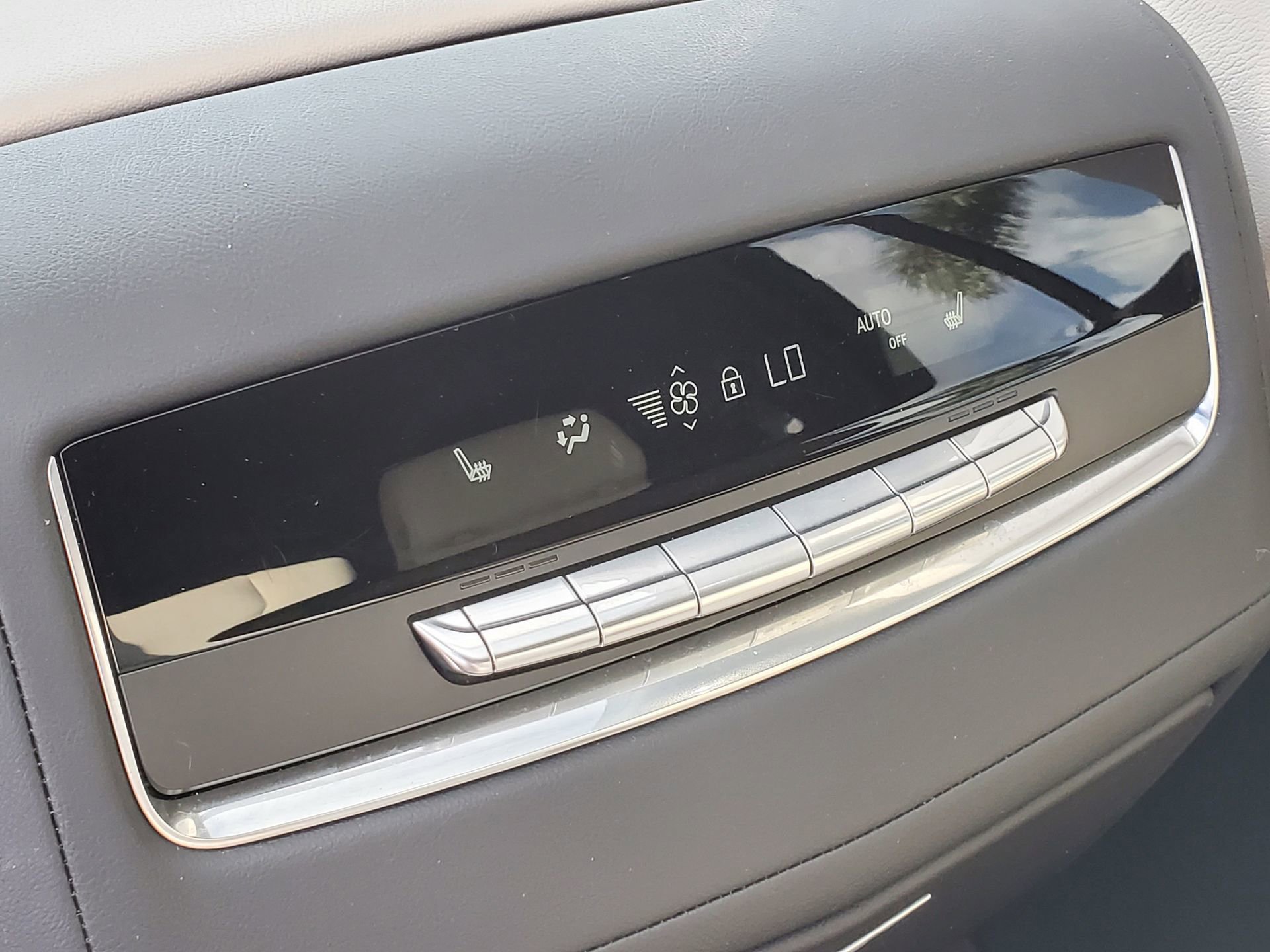 Used 2025 Cadillac Escalade Sport w/ Touring Package image 14