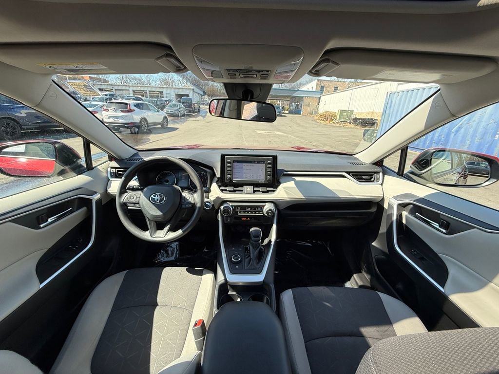 Used 2021 Toyota RAV4 XLE w/ Convenience Package image 21