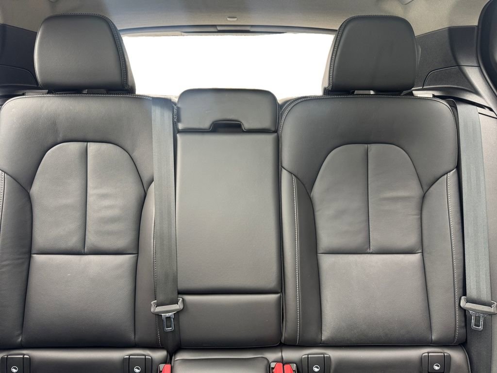 Used 2023 Volvo XC40 B5 Plus w/ Protection Package Premier image 23