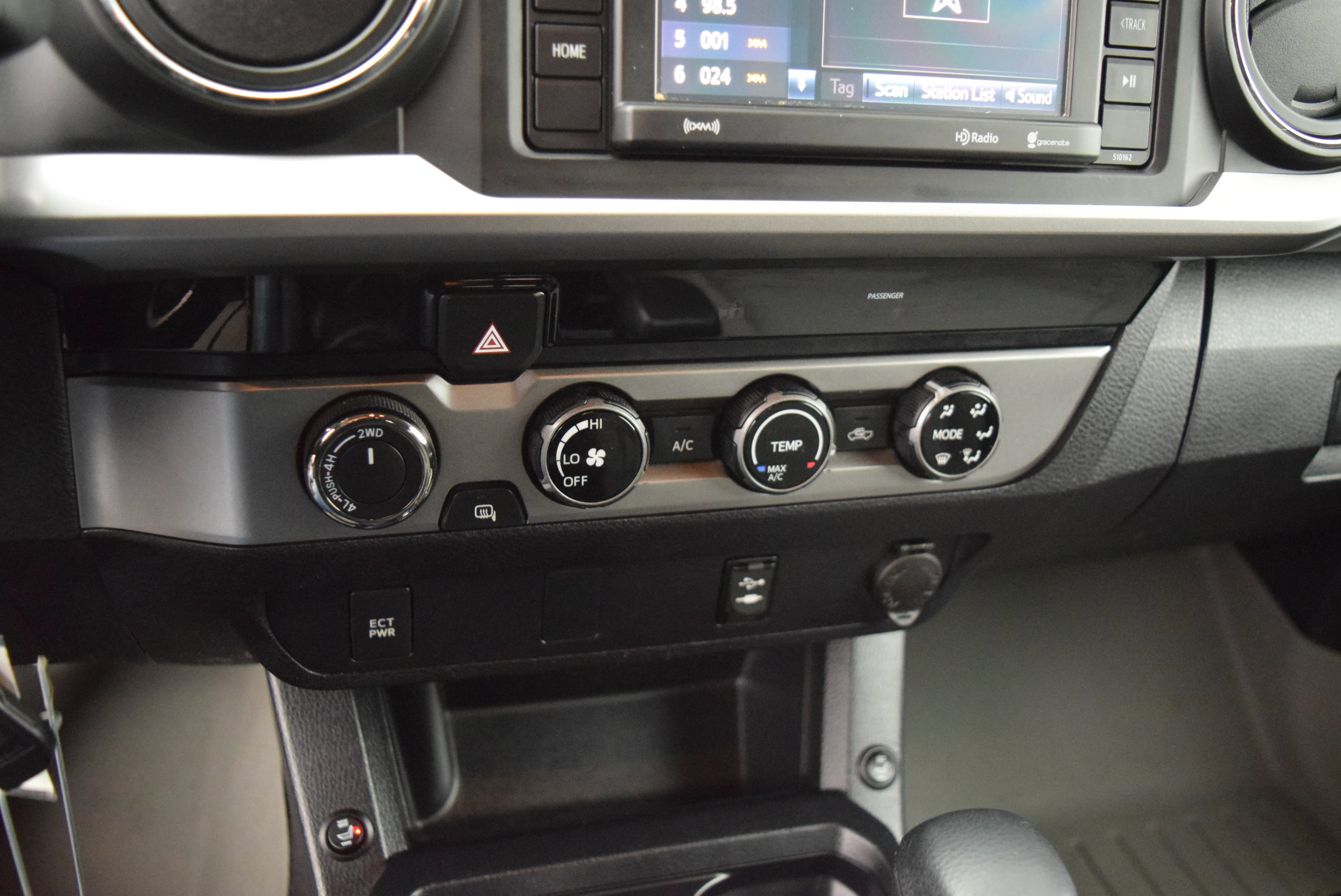 Used 2017 Toyota Tacoma SR5 w/ Tow Package image 18