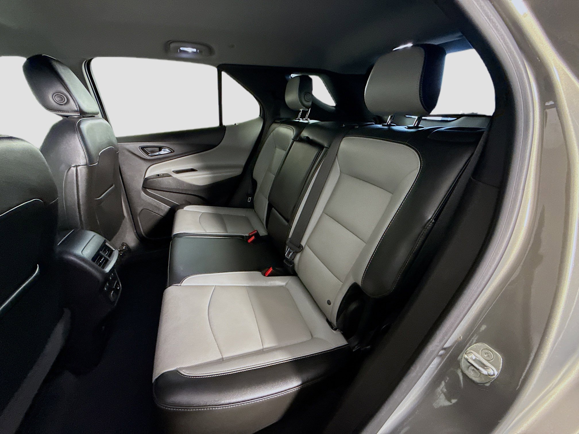Used 2018 Chevrolet Equinox Premier FWD image 25