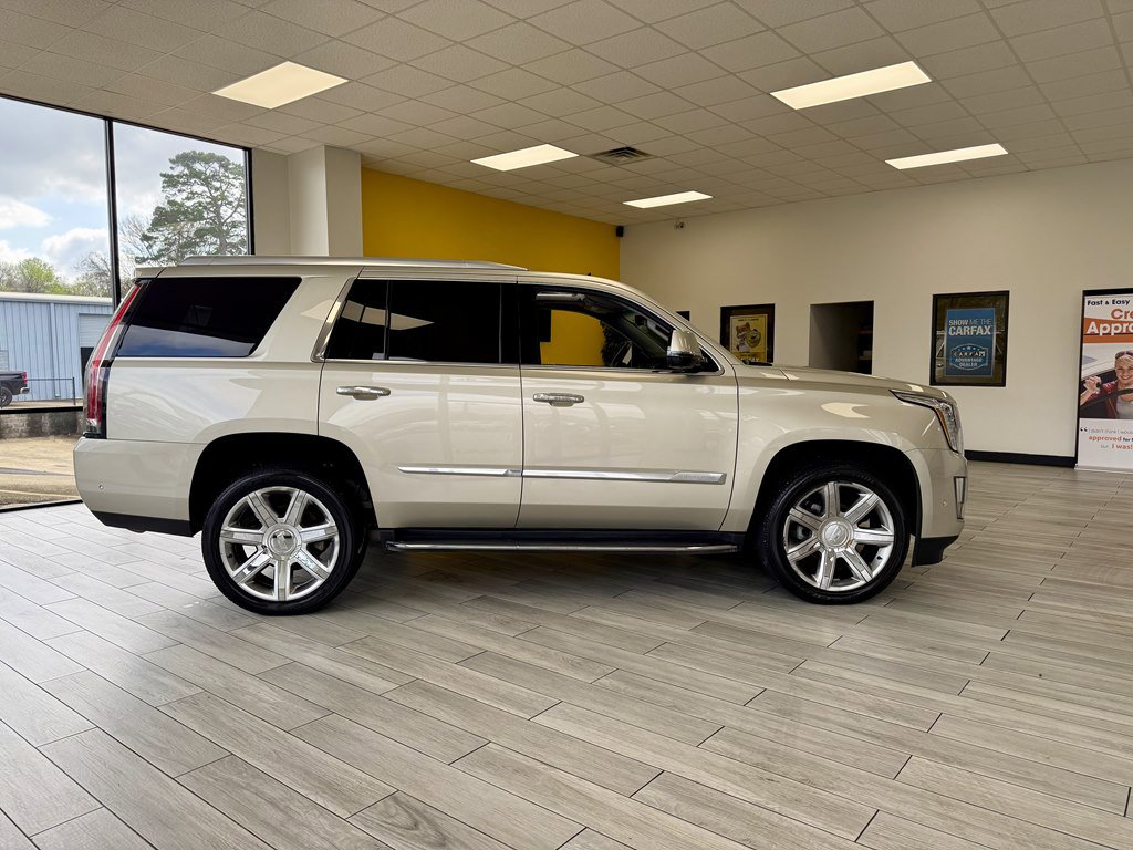 Used 2017 Cadillac Escalade Luxury AWD/4WD image 5