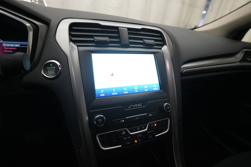 Used 2020 Ford Fusion SE image 6