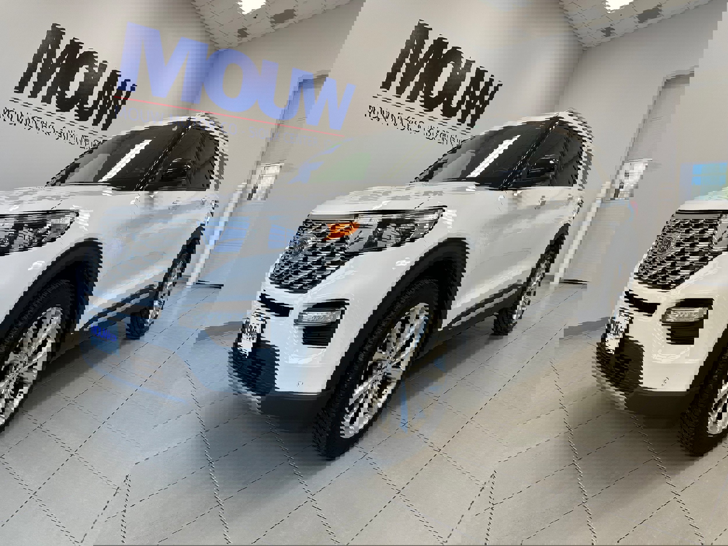 Used 2022 Ford Explorer Platinum w/ Equipment Group 601A image 2