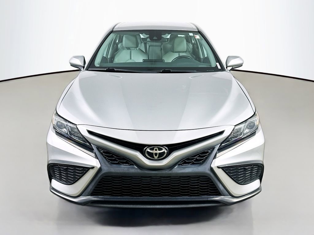 Used 2021 Toyota Camry SE video 2