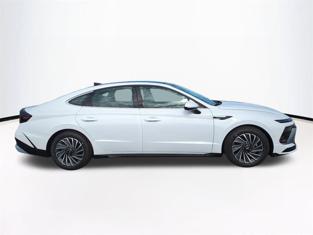 New 2025 Hyundai Sonata Limited image 4