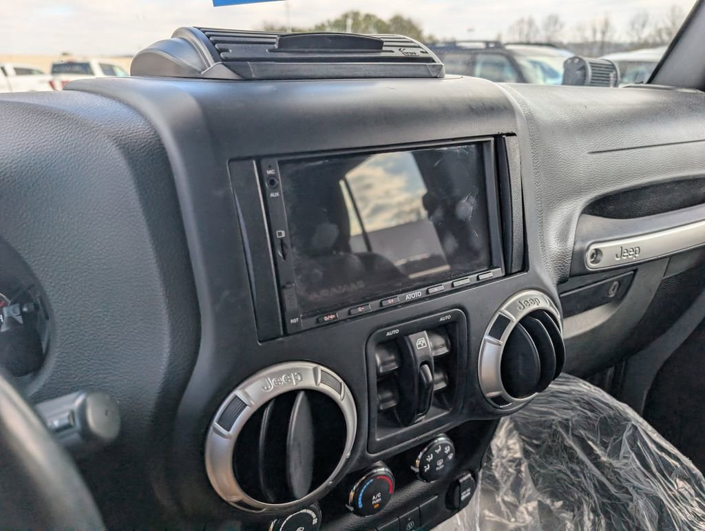 Used 2016 Jeep Wrangler Unlimited Sahara w/ Dual Top Group image 16