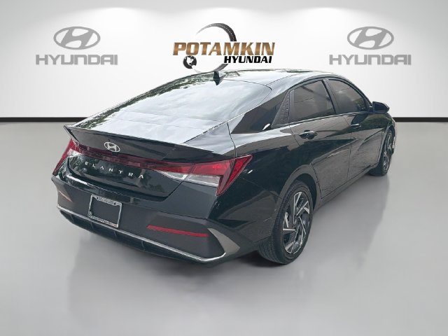 Used 2025 Hyundai Elantra Sport FWD image 5