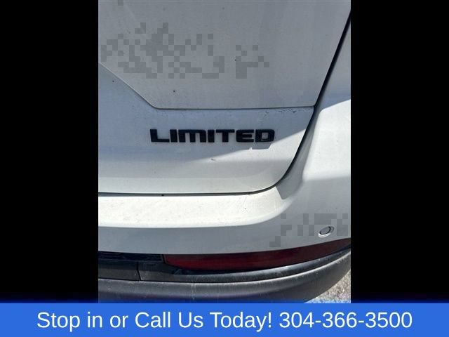 Used 2023 Jeep Grand Cherokee Limited w/ Black Appearance Package AWD/4WD image 8