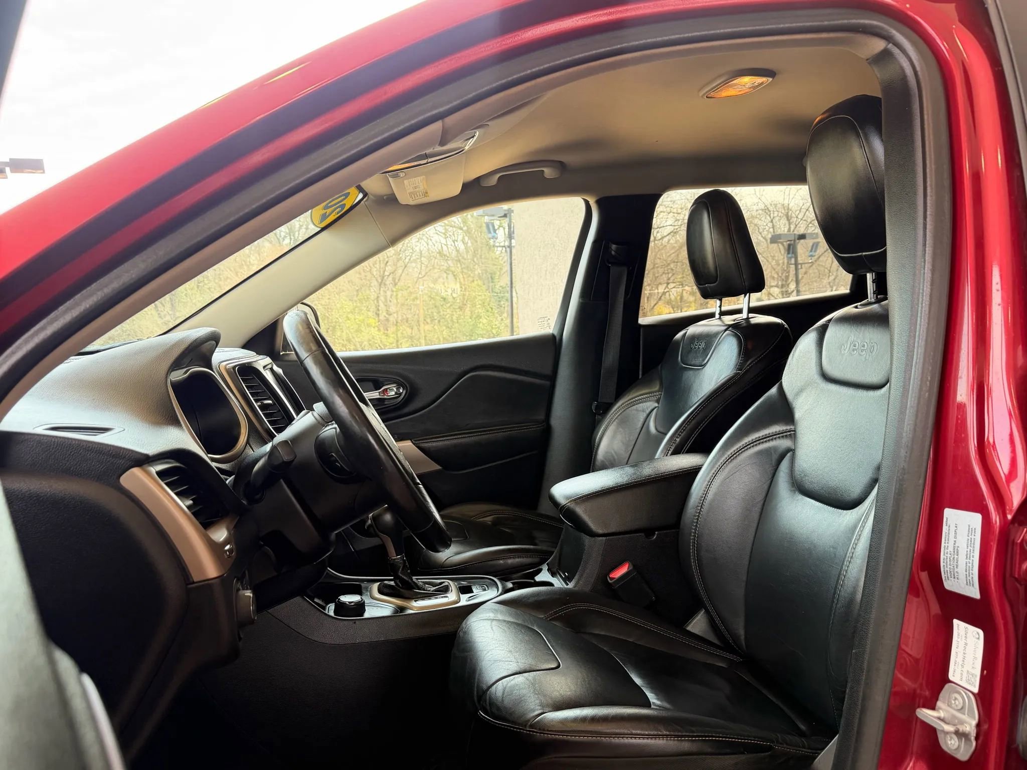 Used 2017 Jeep Cherokee Limited AWD/4WD image 8