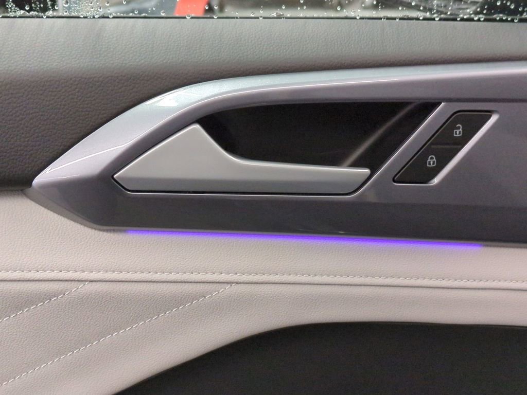 Used 2025 Volkswagen Taos SEL image 12